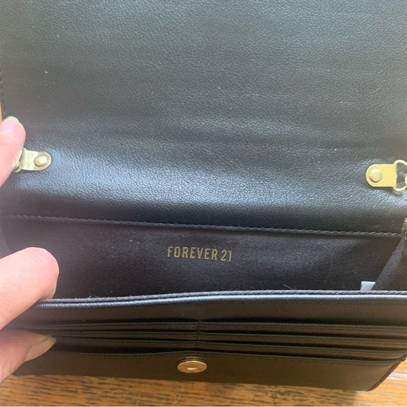 Small clutch purse with chain - Picture 3 of 4